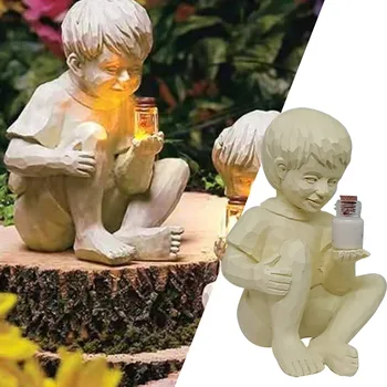 קטן פסל מצנפת המיון קישוט ילד עם השמש גחליליות בגן פסל שרף צנצנת ילד ילדה פסל גחמני הפרחים בחצר