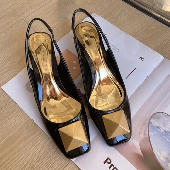 עיצוב חדש בוהן מרובע נשים סנדלי אופנה גדול זהב מסמרת נשים שמלת מסיבת נעליים בכיכר העקב גבוה משאבות נעליים 2022 נעליים