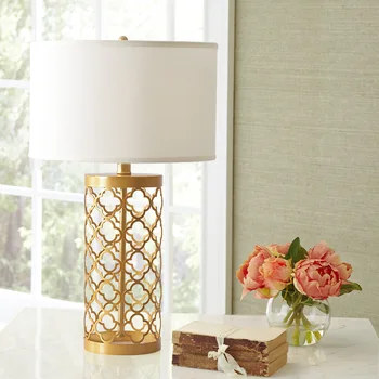 האמריקאי מנורת שולחן זהב ברזל יצוק יצירתי חלול מודרני פשוט אישיות השינה ליד המיטה מנורה יוקרה בסלון decorati